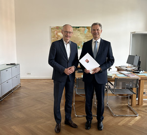 Urkundenübergabe Schwenninger